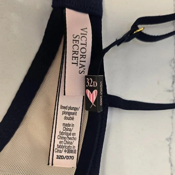Victoria's Secret Chantilly Lace Plunge Bra and Panties